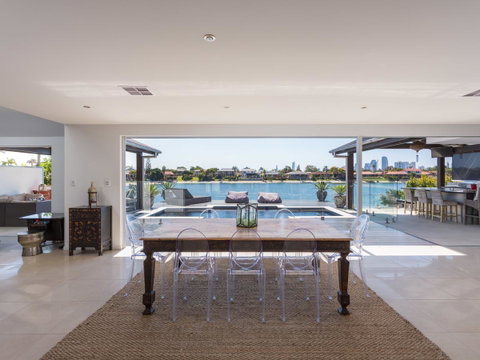 Rumrunner Resort - Accommodation Fremantle 1
