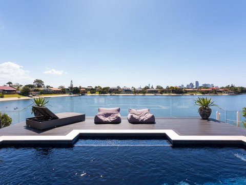 Rumrunner Resort - Accommodation Fremantle 0