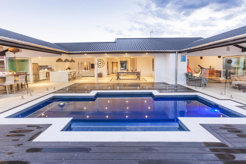 Rumrunner Resort - Accommodation Fremantle 3