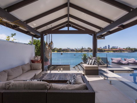 Rumrunner Resort - Accommodation Fremantle 5