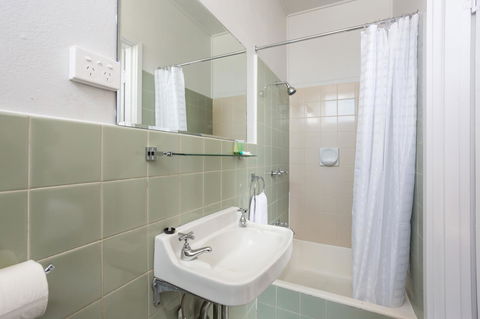 Nightcap At Emerald Star Hotel - Accommodation Fremantle 2