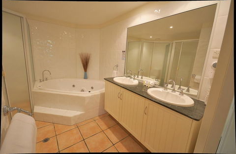 Cayman Villas Port Douglas - Accommodation Fremantle 12