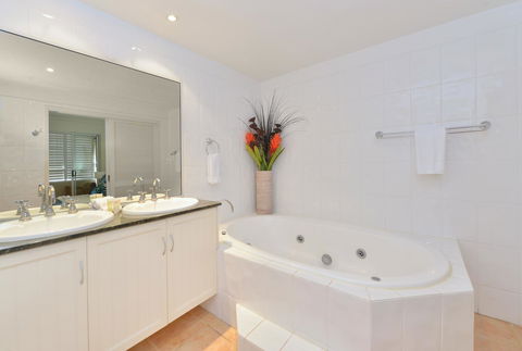 Cayman Villas Port Douglas - Accommodation Fremantle 24