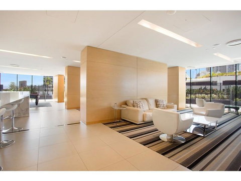 Luxury 3 Bedroom In Heart Of Broadbeach - Accommodation Fremantle 8