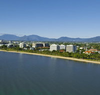 Holiday Inn Cairns Harbourside - Accommodation Fremantle