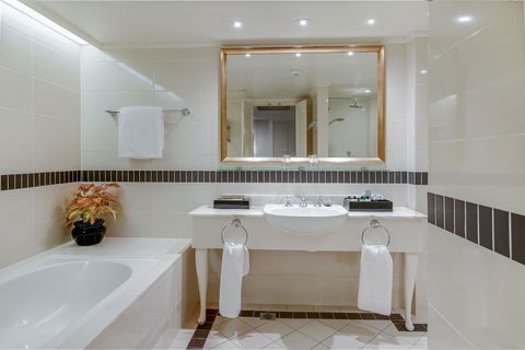 InterContinental Sanctuary Cove Resort, An IHG Hotel - Accommodation Fremantle 5