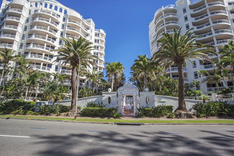 ULTIQA Burleigh Mediterranean Resort - Accommodation Fremantle 19