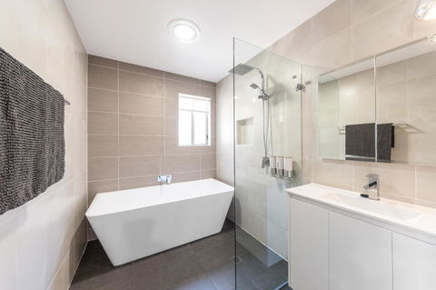 Waterfront Theme Park Getaway - Accommodation Fremantle 11