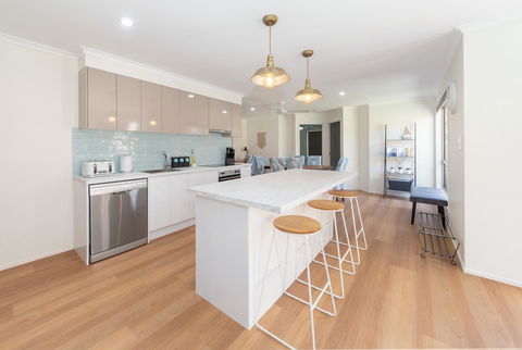 Waterfront Theme Park Getaway - Accommodation Fremantle 0