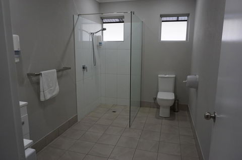 YAL Cairns - A Motel That Makes A Difference - Accommodation Fremantle 2