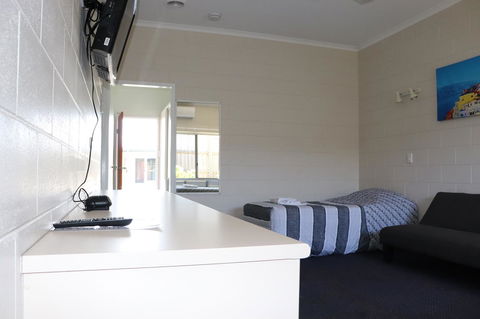 YAL Cairns - A Motel That Makes A Difference - Accommodation Fremantle 8