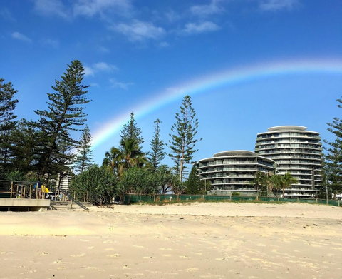 Ambience On Burleigh Beach - Accommodation Fremantle 4