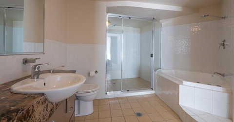 Broadbeach Savannah Resort - Accommodation Fremantle 11