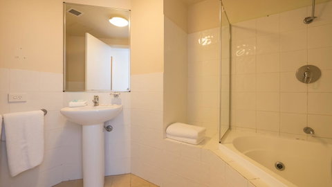 Broadbeach Savannah Resort - Accommodation Fremantle 23