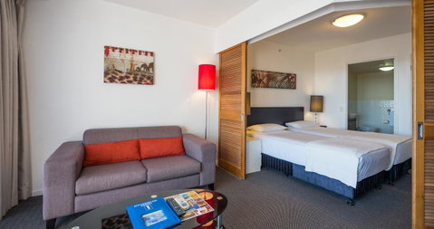 Broadbeach Savannah Resort - Accommodation Fremantle 6