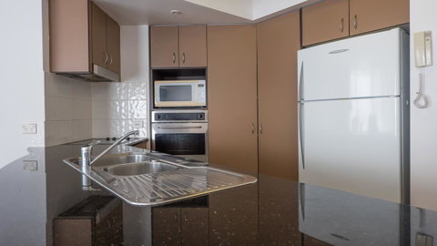 Broadbeach Savannah Resort - Accommodation Fremantle 18