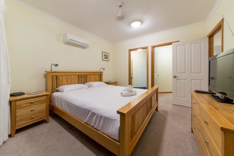 Paradise Penthouse At Waves - Airlie Beach - Accommodation Fremantle 12