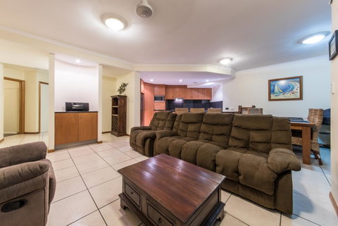 Paradise Penthouse At Waves - Airlie Beach - Accommodation Fremantle 7