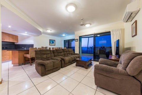 Paradise Penthouse At Waves - Airlie Beach - Accommodation Fremantle 9