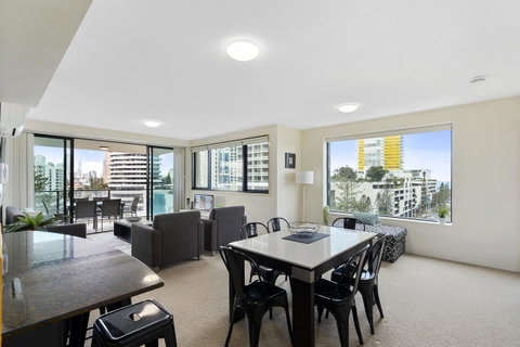 Broadbeach On The Park, 3 Bed Ocean - We Accommodate - Accommodation Fremantle 2