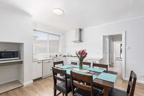 Wattle Grove Villa - Accommodation Fremantle 0