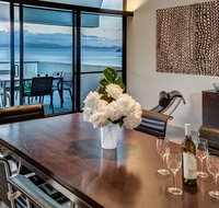 Waves 3 Luxury 3 Bedroom Endless Ocean Views Central Location  Buggy - Accommodation Fremantle