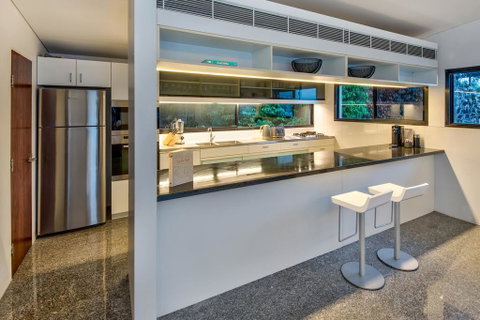 Waves 5 Luxury 3 Bedroom Breathtaking Ocean Views Central Location - Accommodation Fremantle 1