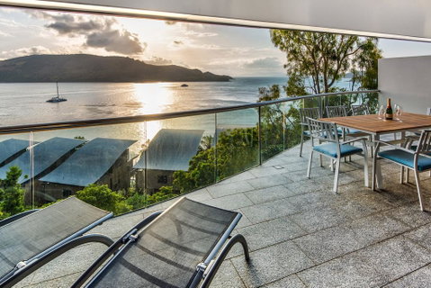 Waves 5 Luxury 3 Bedroom Breathtaking Ocean Views Central Location - Accommodation Fremantle 2