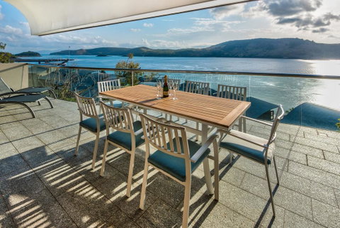 Waves 5 Luxury 3 Bedroom Breathtaking Ocean Views Central Location - Accommodation Fremantle 0