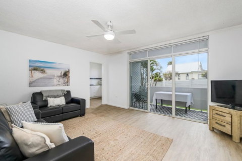 WAVES ON MAIN, 4/1 MAIN STREET - Accommodation Fremantle 0