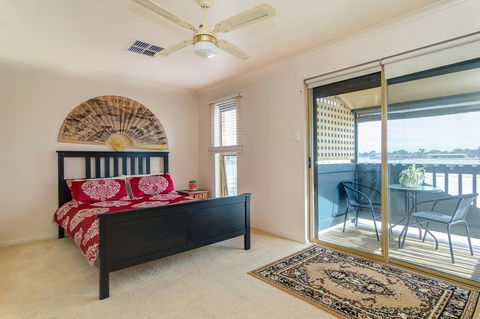 West Lakes Townhouse - Accommodation Fremantle 0