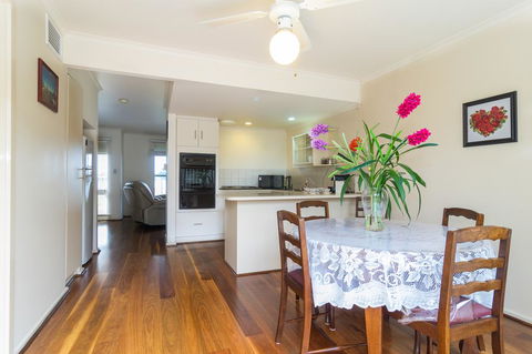 West Lakes Townhouse - Accommodation Fremantle 2