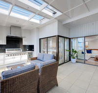 Whispering Sands' 10 Sandy Point Road - Luxury waterfront home with aircon WIFI  Foxtel - Accommodation Fremantle