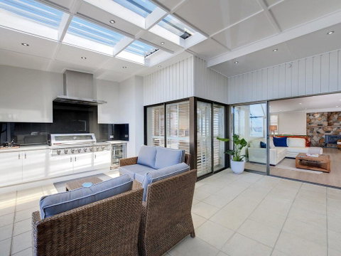 Whispering Sands', 10 Sandy Point Road - Luxury Waterfront Home With Aircon, WIFI & Foxtel - Accommodation Fremantle 0