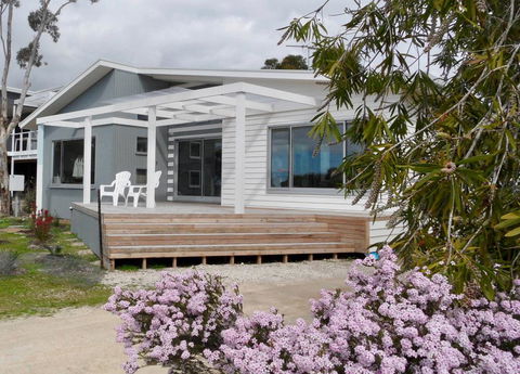 WHITE SHELLS HOLIDAY RENTAL - Accommodation Fremantle 0