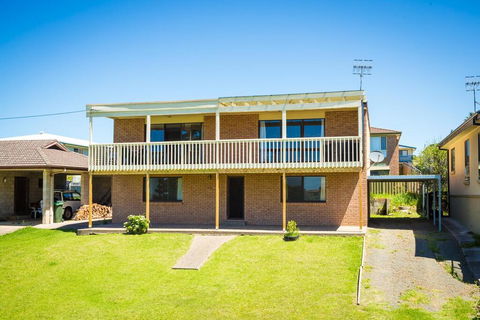 Williams Wonder - Large Beach House - Accommodation Fremantle 0