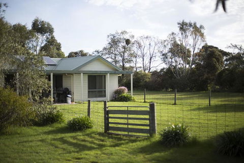 Woongara Cottage - Pet Friendly Country Retreat - Accommodation Fremantle 0