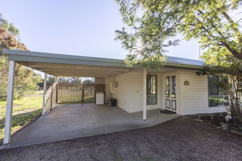Woongara Cottage - Pet Friendly Country Retreat - Accommodation Fremantle 3