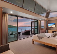 Yacht Club Villa 33 - Serenity - 4 Bedroom 4 Bathroom House Ocean Views 2 Buggies - Accommodation Fremantle