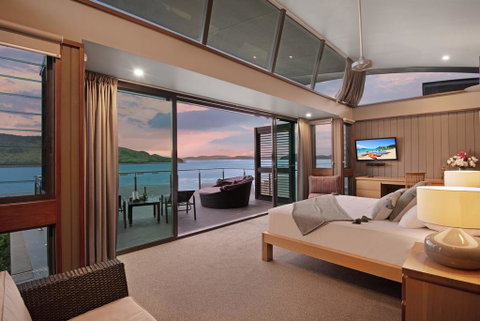 Yacht Club Villa 33 - Serenity - 4 Bedroom 4 Bathroom House Ocean Views 2 Buggies - Accommodation Fremantle 0