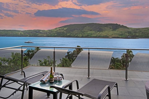 Yacht Club Villa 33 - Serenity - 4 Bedroom 4 Bathroom House Ocean Views 2 Buggies - Accommodation Fremantle 3