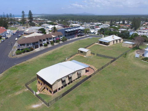 Yamba Pilot Cottage 1 - Pets Welcome - Close To Beach - Accommodation Fremantle 2