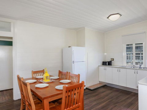 Yamba Pilot Cottage 2 - Pets Welcome - Close To Beach - Accommodation Fremantle 2