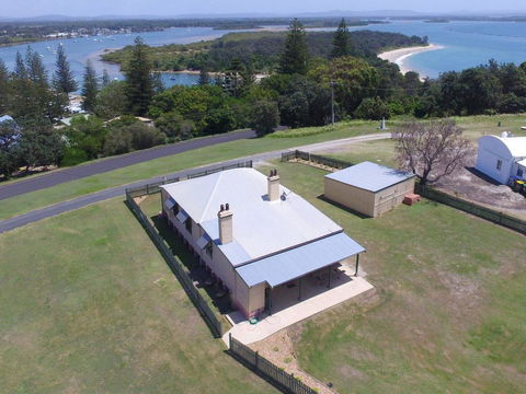 Yamba Pilot Cottage 2 - Pets Welcome - Close To Beach - Accommodation Fremantle 0