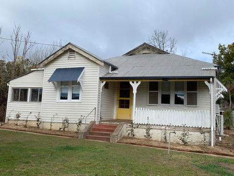 Yellow Door House Adelong - Accommodation Fremantle 1