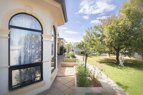 Yellow Rose Cottage - Accommodation Fremantle 2