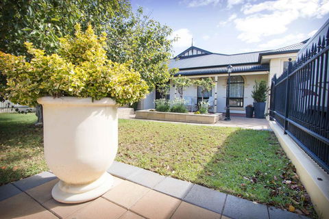 Yellow Rose Cottage - Accommodation Fremantle 1