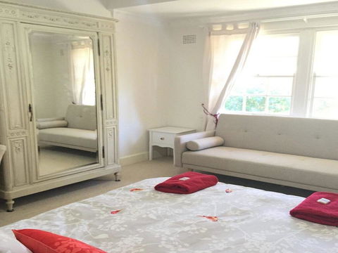 York Cottage - Grand Gate House And Enchanting Gardens - Accommodation Fremantle 2