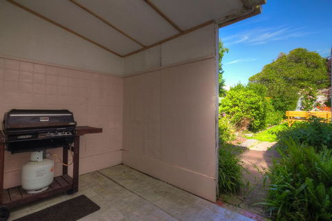 Young's Cottage - Circa: 1861 - Accommodation Fremantle 1