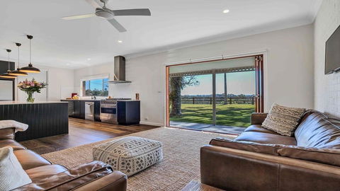Your Luxury Escape - Paul's Farmhouse At Newrybar - Accommodation Fremantle 0